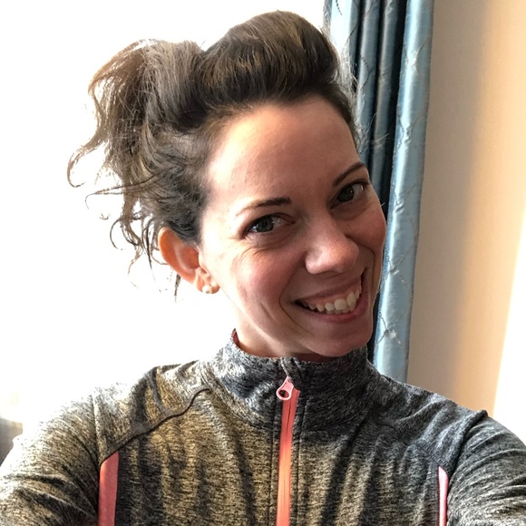 Meet your Posher, Stephanie - Picture 4 of 4